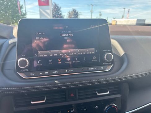 Used 2023 Nissan Rogue S AWD/4WD image 16