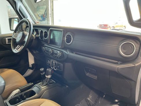 Used 2020 Jeep Wrangler Unlimited Sahara image 19