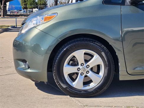 Used 2013 Toyota Sienna LE image 5