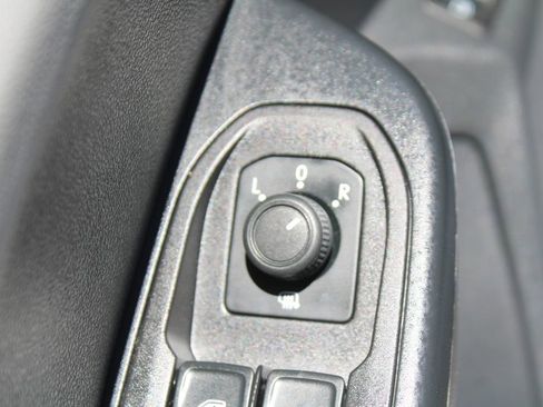 Used 2023 Volkswagen Taos SE w/ Panoramic Sunroof Package FWD image 20