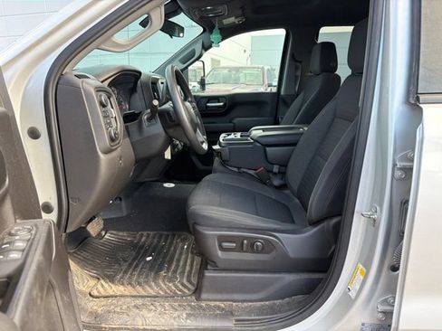 Used 2022 Chevrolet Silverado 1500 Custom w/ Safety Confidence Package AWD/4WD image 5