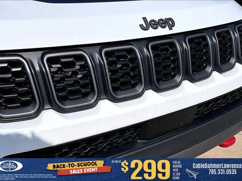 Used 2025 Jeep Compass Trailhawk AWD/4WD image 31