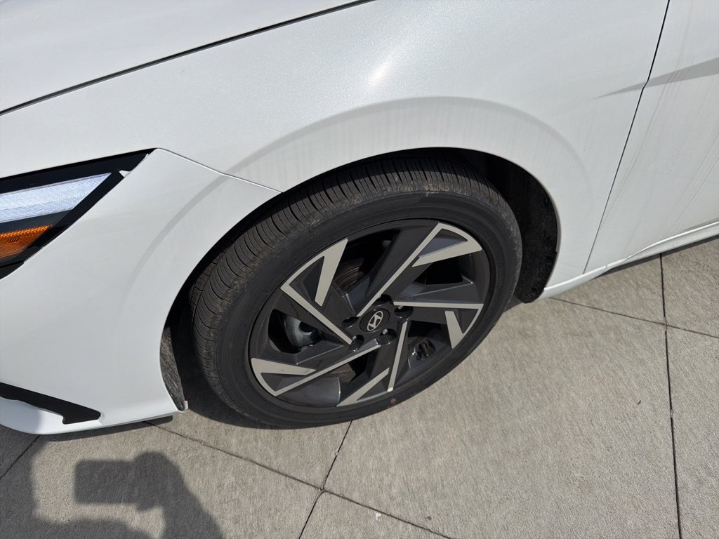 New 2025 Hyundai Elantra SEL FWD image 9