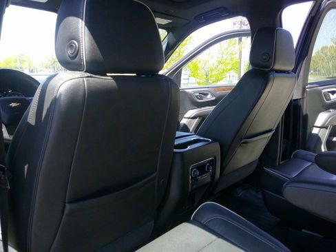 Used 2021 Chevrolet Suburban Premier w/ Premium Package AWD/4WD image 43