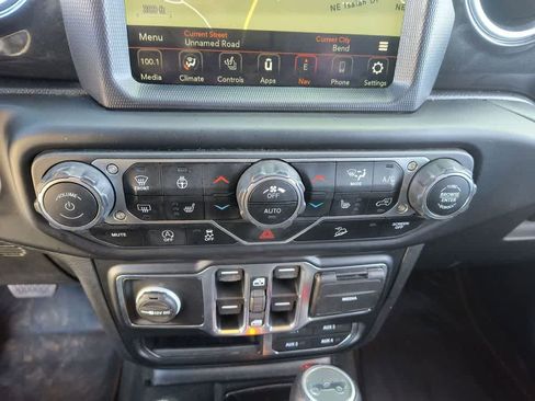 Used 2020 Jeep Wrangler Unlimited Sahara image 19