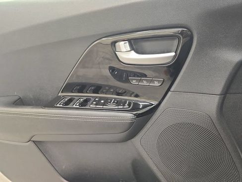 Used 2020 Kia Niro EX Premium FWD image 34