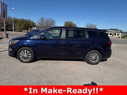 Used 2019 Kia Sedona LX image 1