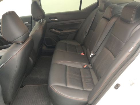 Used 2023 Nissan Altima 2.5 SR w/ SR Premium Package image 18