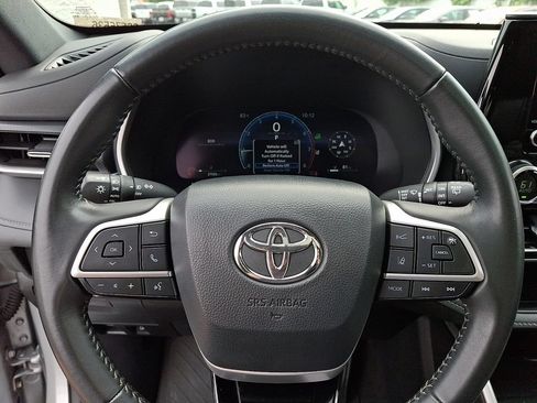 Certified 2025 Toyota Highlander XSE AWD/4WD image 17