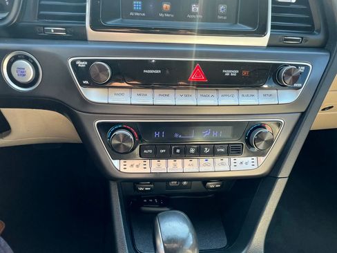 Used 2018 Hyundai Sonata Limited image 18