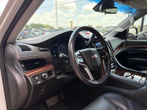 Used 2019 Cadillac Escalade Premium Luxury RWD image 17
