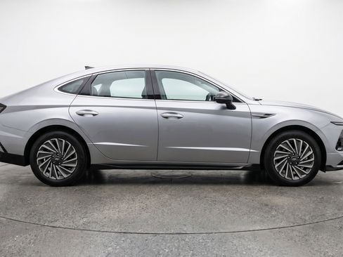 Used 2025 Hyundai Sonata SEL FWD image 11