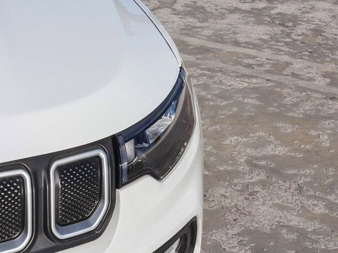 Used 2022 Jeep Compass Latitude image 10