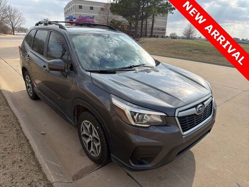 Used 2020 Subaru Forester Premium image 1