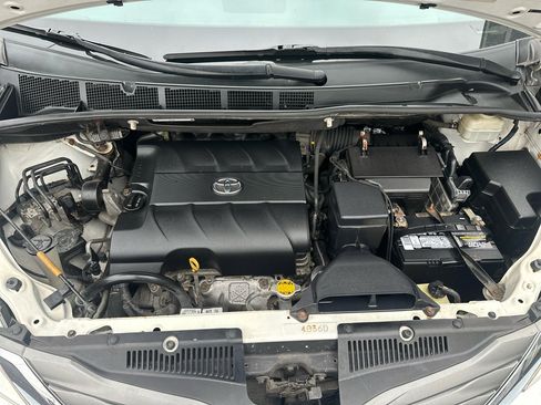 Used 2014 Toyota Sienna XLE image 41