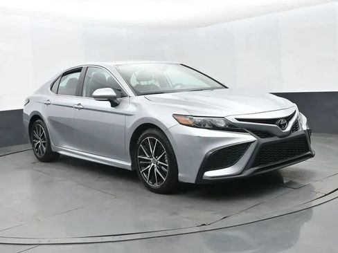 Used 2024 Toyota Camry SE FWD image 2