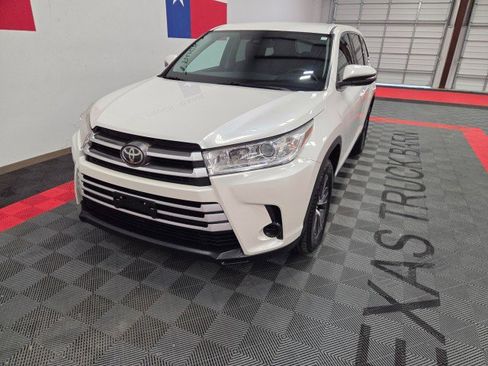 Used 2019 Toyota Highlander LE image 4