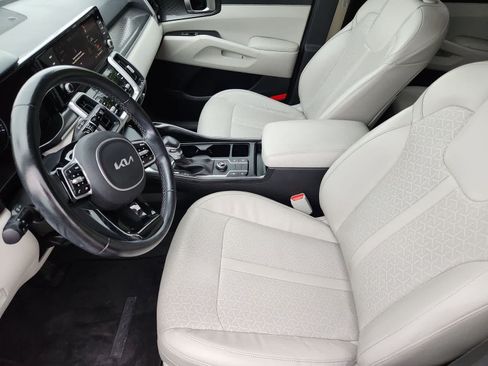 Used 2022 Kia Sorento S FWD image 2
