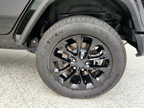 Used 2025 Jeep Wrangler Unlimited Sahara w/ Safety Group image 9