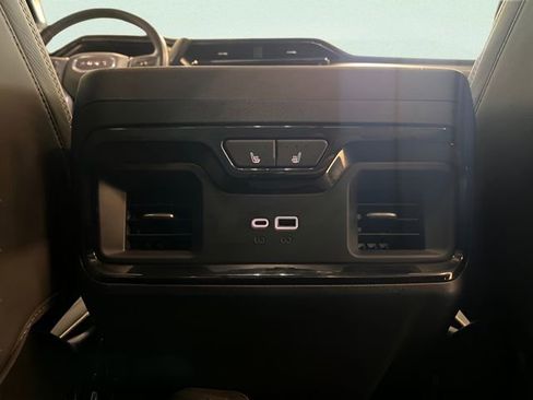 Used 2024 GMC Sierra 2500 AT4X image 11
