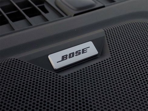 Used 2025 GMC Canyon Denali image 13