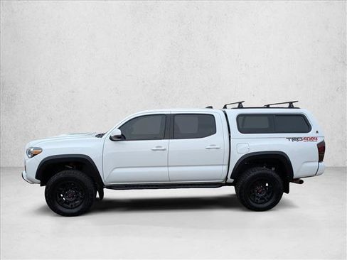 Used 2017 Toyota Tacoma TRD Off-Road AWD/4WD image 9