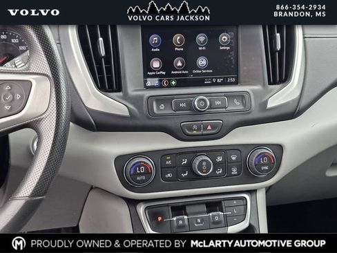 Used 2024 GMC Terrain SLE w/ Driver Convenience Package FWD image 9