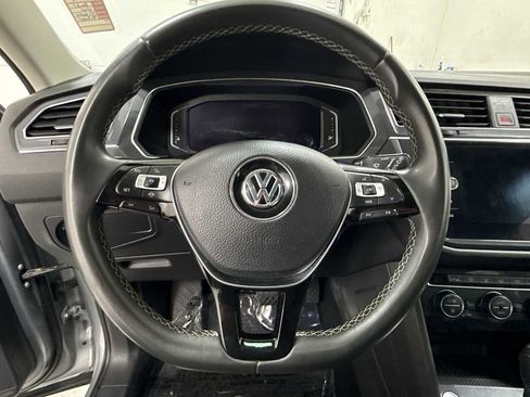 Used 2021 Volkswagen Tiguan SEL image 16