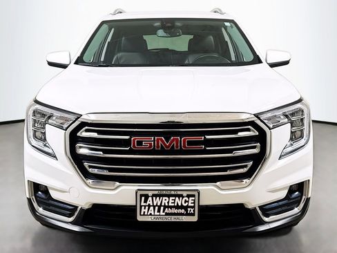 Used 2024 GMC Terrain SLT image 2