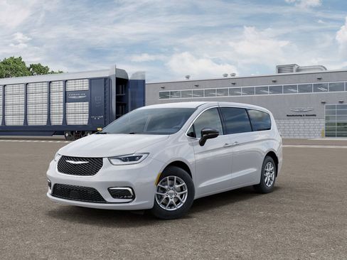 New 2026 Chrysler Pacifica Select image 1
