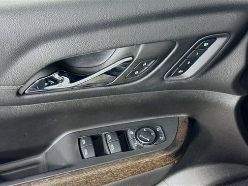 Used 2023 GMC Acadia Denali w/ Denali Ultimate Package image 18