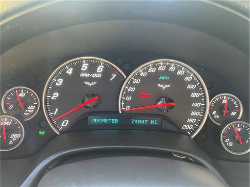 Used 2007 Chevrolet Corvette Coupe w/ Preferred Equipment Group RWD image 18