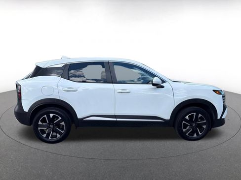 Used 2025 Nissan Kicks SV AWD/4WD image 12