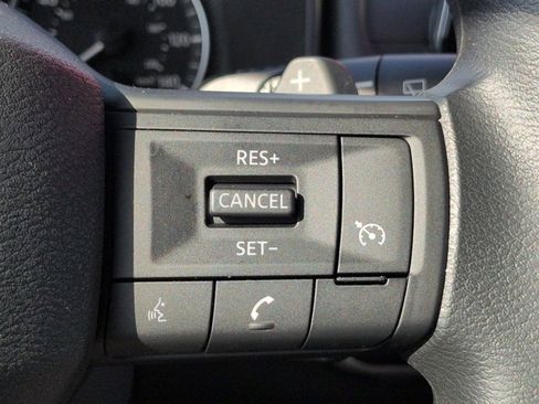 Used 2025 Nissan Rogue S image 24