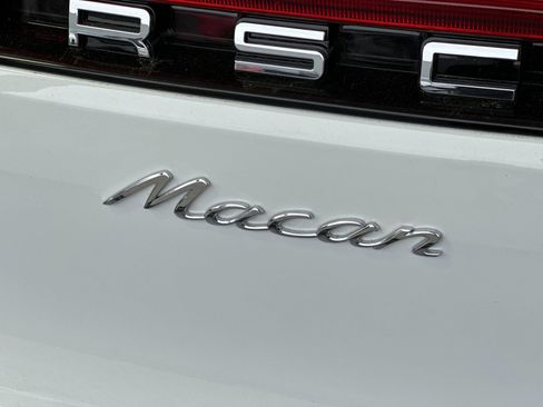 Certified 2026 Porsche Macan AWD/4WD image 32