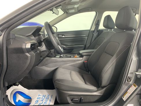 Used 2025 Nissan Altima 2.5 SV FWD image 15