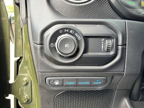 Used 2024 Jeep Wrangler Unlimited Rubicon 4xe AWD/4WD image 31