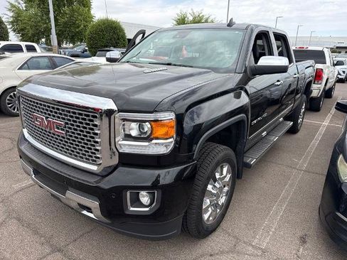 Used 2015 GMC Sierra 2500 Denali w/ Duramax Plus Package AWD/4WD image 2