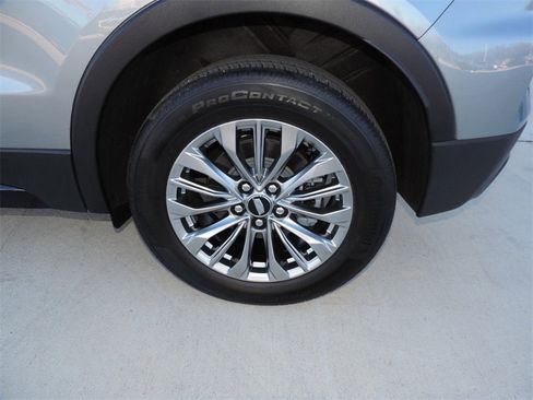 Certified 2025 Cadillac XT4 Premium Luxury image 17