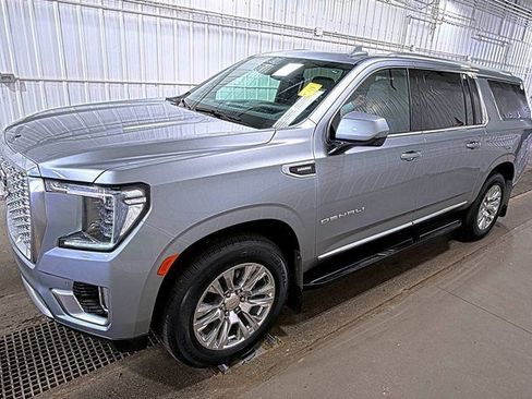 Used 2024 GMC Yukon XL Denali image 2