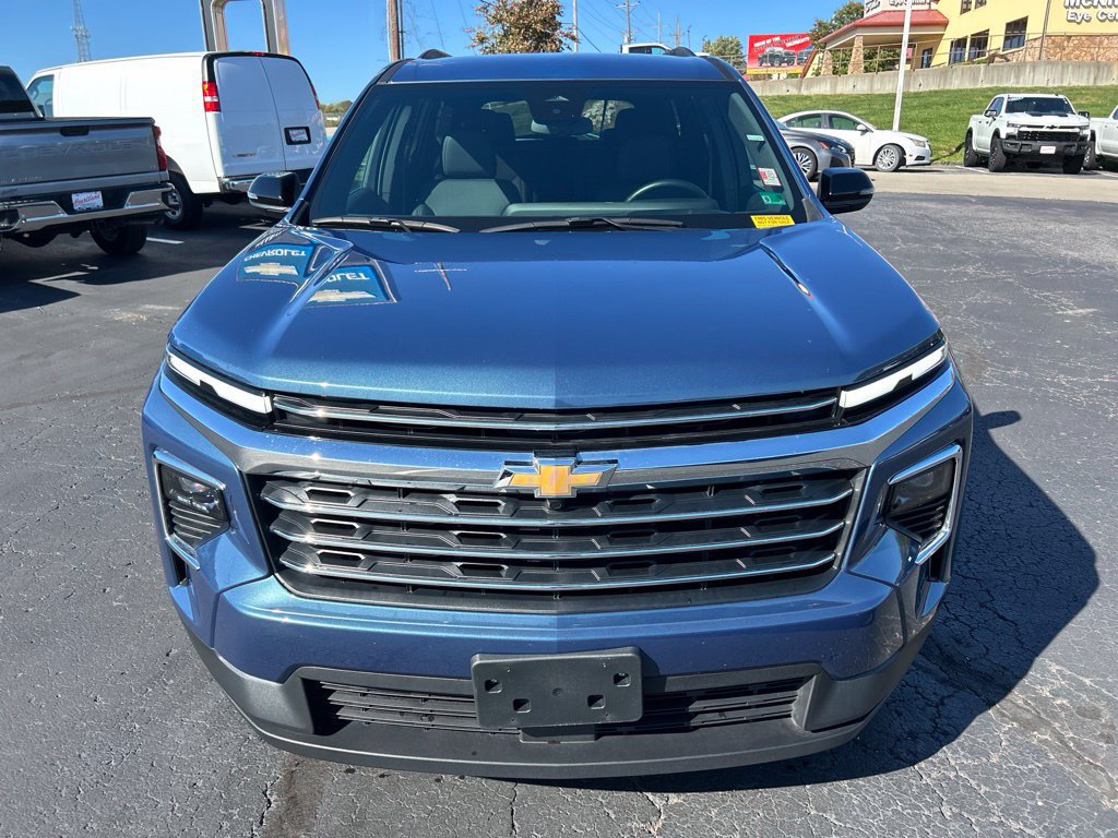 Used 2026 Chevrolet Traverse LT AWD/4WD image 2