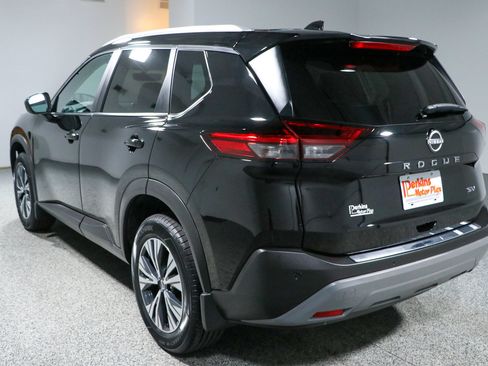 Used 2023 Nissan Rogue SV w/ SV Premium B Package FWD image 9