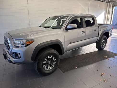 Used 2018 Toyota Tacoma TRD Off-Road image 4