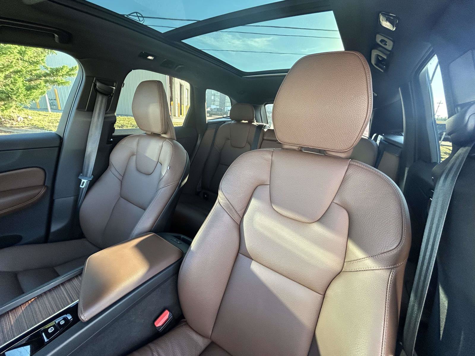 Certified 2024 Volvo XC60 B5 Plus AWD/4WD image 21