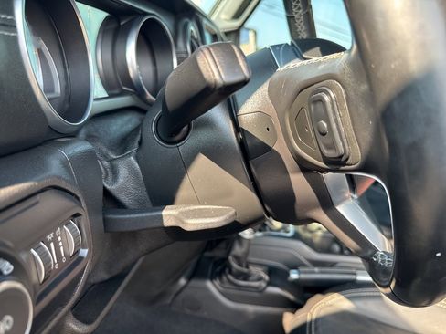 Used 2018 Jeep Wrangler Unlimited Sahara w/ Quick Order Package 24M Moab image 50