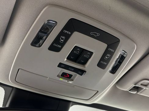 Used 2026 Toyota Sienna XLE FWD image 29