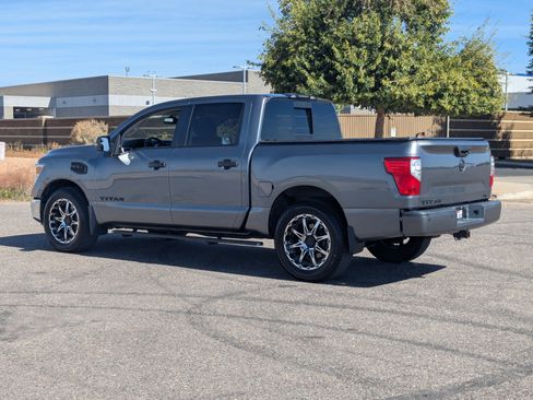 Used 2017 Nissan Titan SV image 3