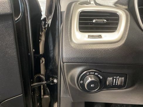 Used 2019 Jeep Compass Latitude w/ Cold Weather Group AWD/4WD image 13