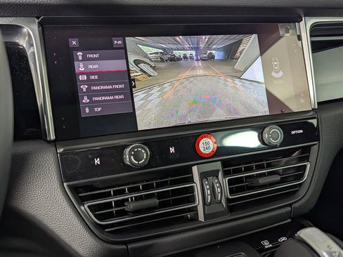 Certified 2026 Porsche Macan AWD/4WD image 29