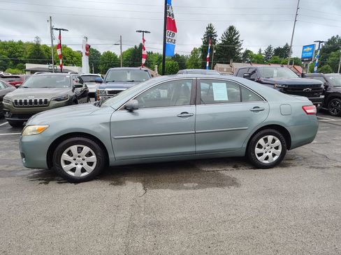 Used 2011 Toyota Camry LE FWD image 8